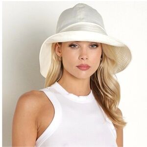 Janessa Leone Franco Ecru hat in Small NWT